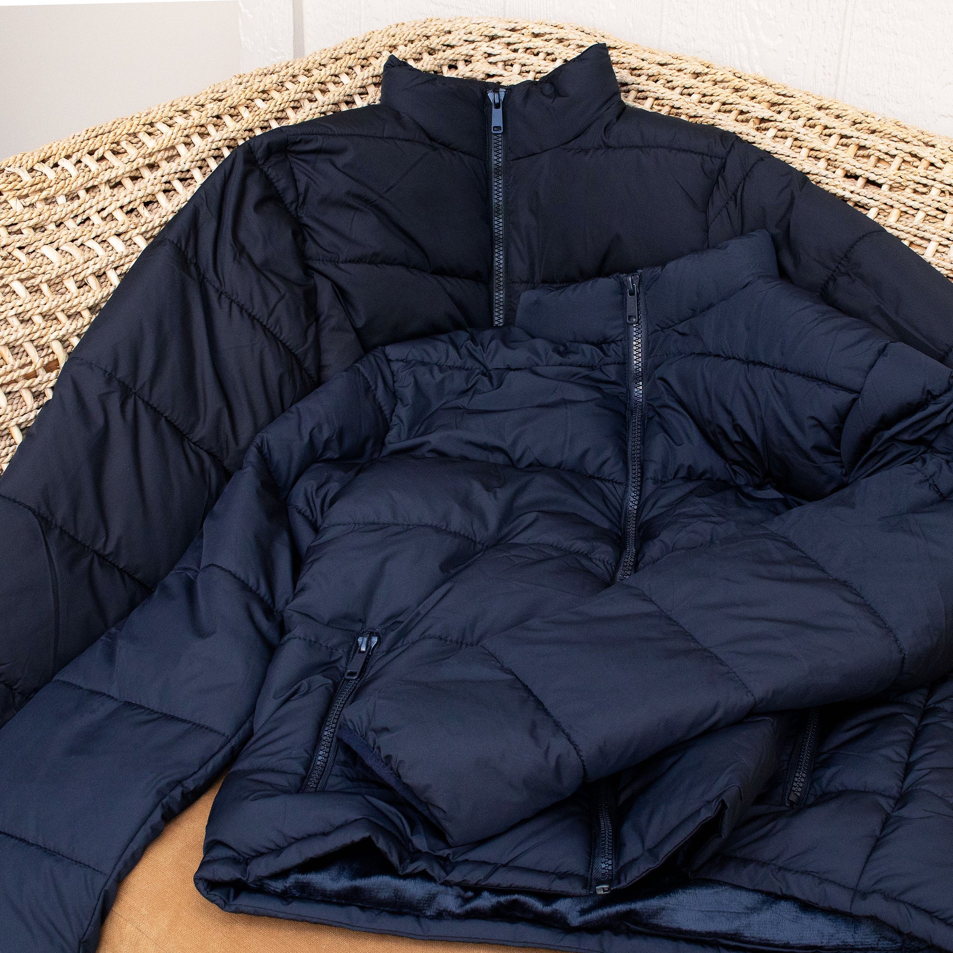 Warme Winter-Mäntel für Männer in verschiedenen Farben und Größen - Bulk Case von 12 Winterjacken