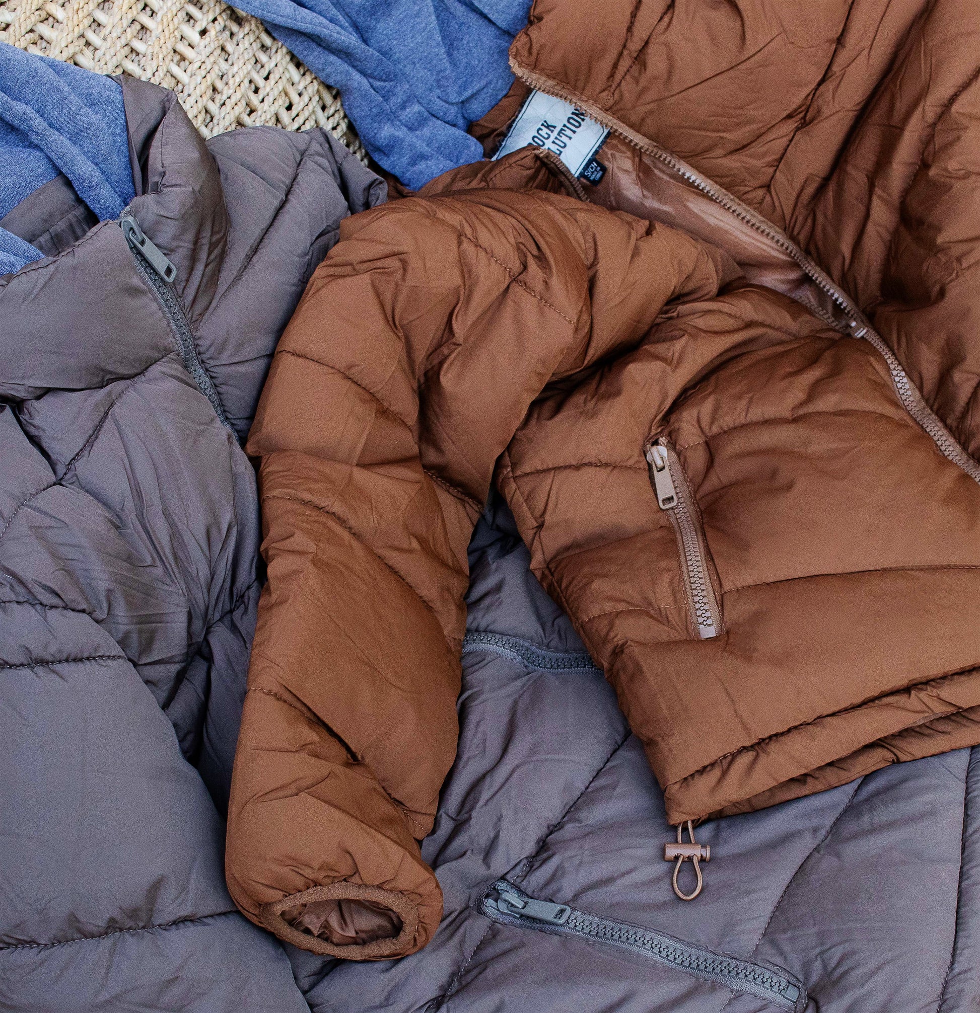 Herren Hooded Warm Winter Wholesale Coats in verschiedenen Farben und Größen - Bulk Case von 12 Winter Jacken